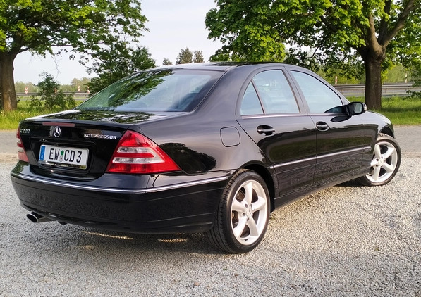 Mercedes-Benz Klasa C cena 20800 przebieg: 220000, rok produkcji 2006 z Ustrzyki Dolne małe 667